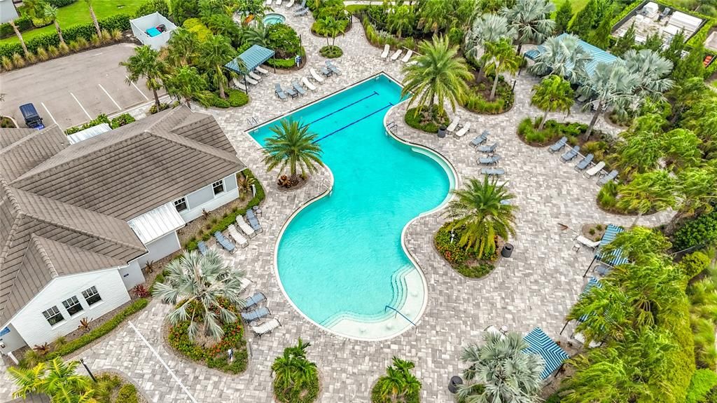 合同活跃: $599,900 (4 贝兹, 2 浴室, 2425 平方英尺)