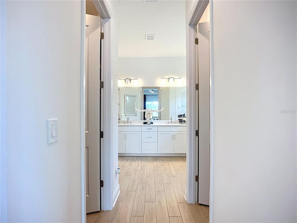 合同活跃: $599,900 (4 贝兹, 2 浴室, 2425 平方英尺)