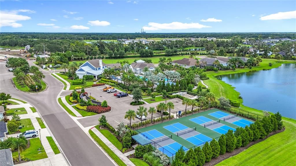 合同活跃: $599,900 (4 贝兹, 2 浴室, 2425 平方英尺)