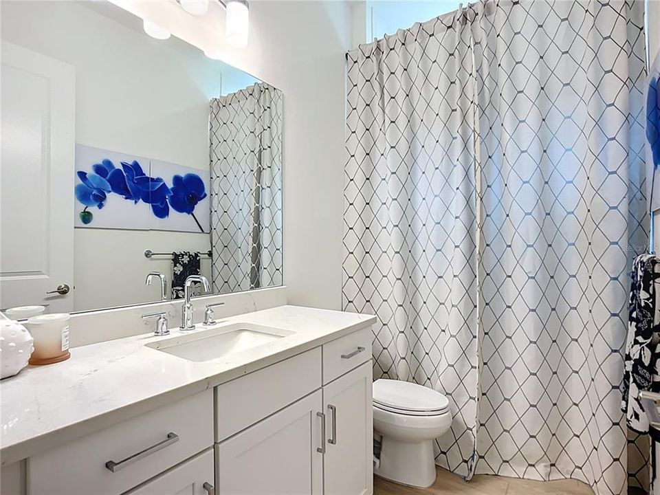 合同活跃: $599,900 (4 贝兹, 2 浴室, 2425 平方英尺)