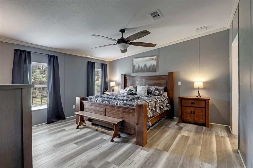 待售: $285,000 (4 贝兹, 2 浴室, 2356 平方英尺)