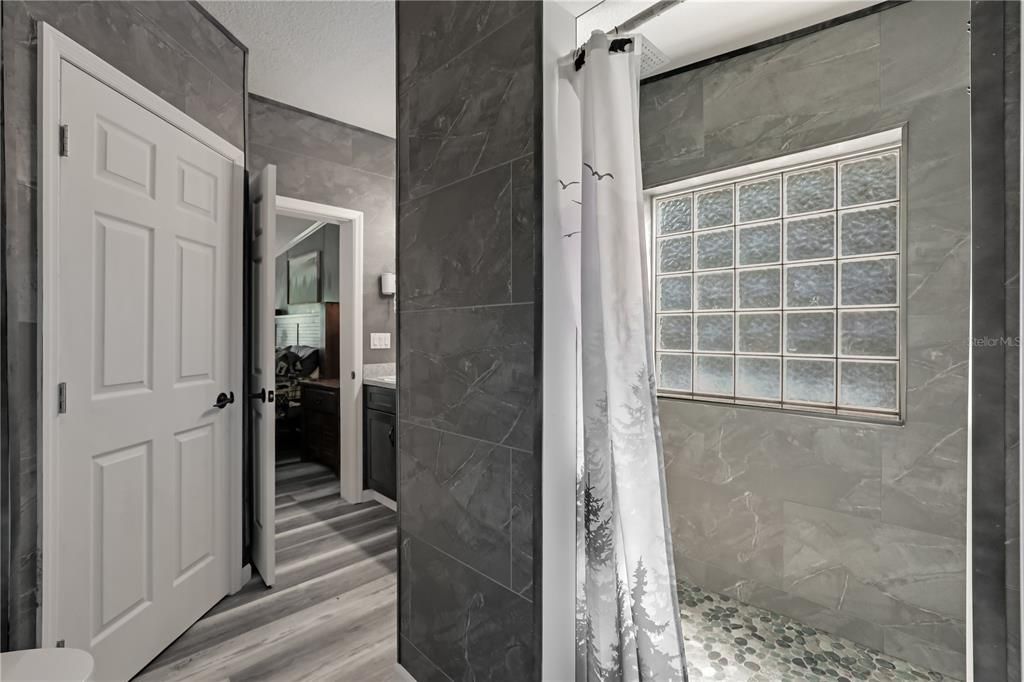 待售: $285,000 (4 贝兹, 2 浴室, 2356 平方英尺)