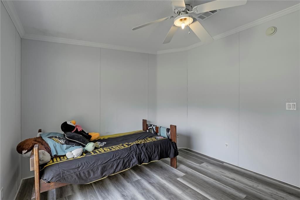 待售: $285,000 (4 贝兹, 2 浴室, 2356 平方英尺)