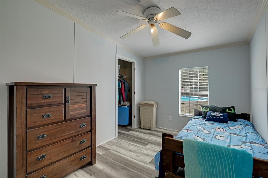 待售: $285,000 (4 贝兹, 2 浴室, 2356 平方英尺)