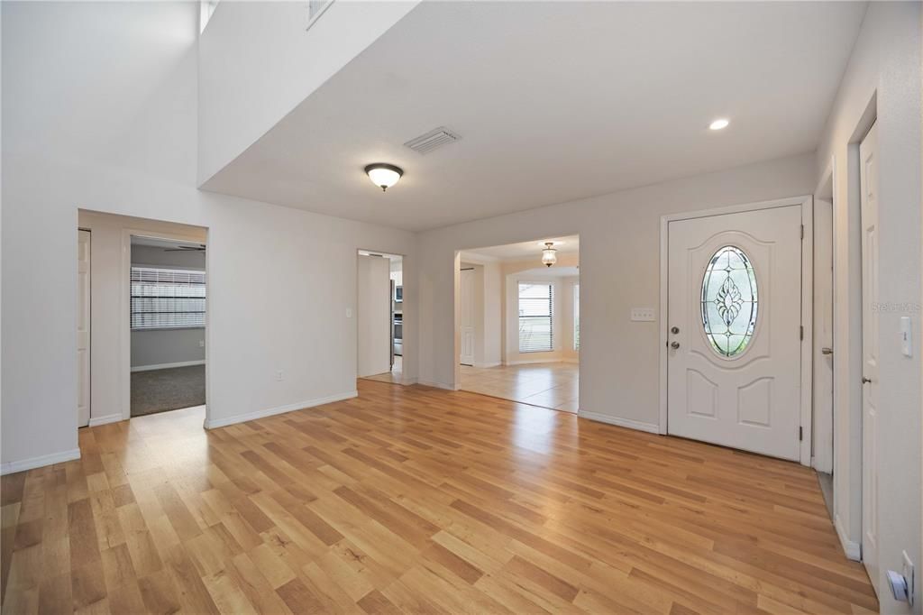 出租: $3,100 (3 贝兹, 2 浴室, 1890 平方英尺)