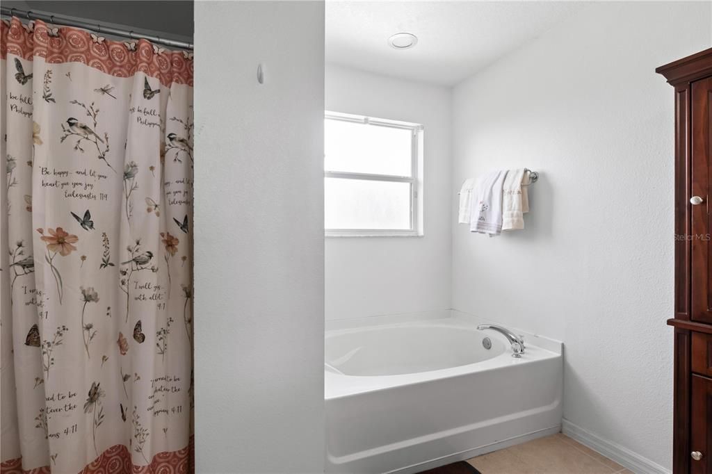 Active With Contract: $549,000 (6 beds, 4 baths, 3514 Square Feet)