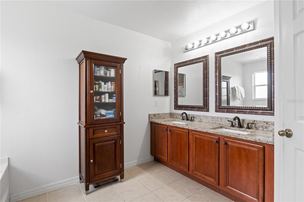 Active With Contract: $549,000 (6 beds, 4 baths, 3514 Square Feet)