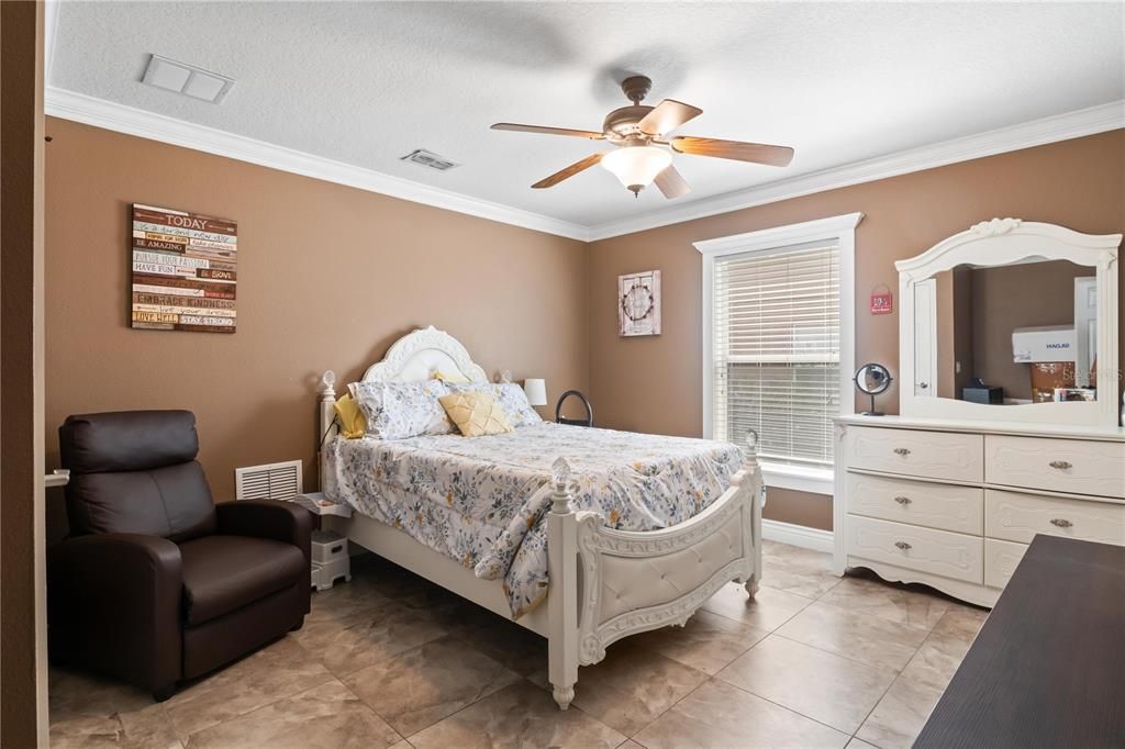 Active With Contract: $549,000 (6 beds, 4 baths, 3514 Square Feet)