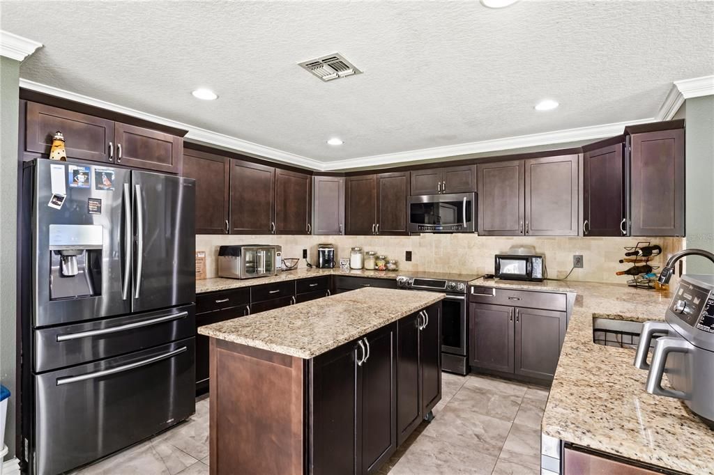 Active With Contract: $549,000 (6 beds, 4 baths, 3514 Square Feet)