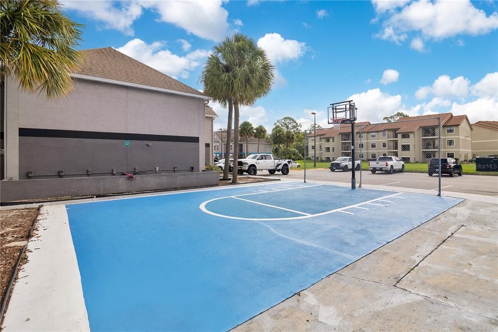 For Sale: $150,000 (1 beds, 1 baths, 648 Square Feet)