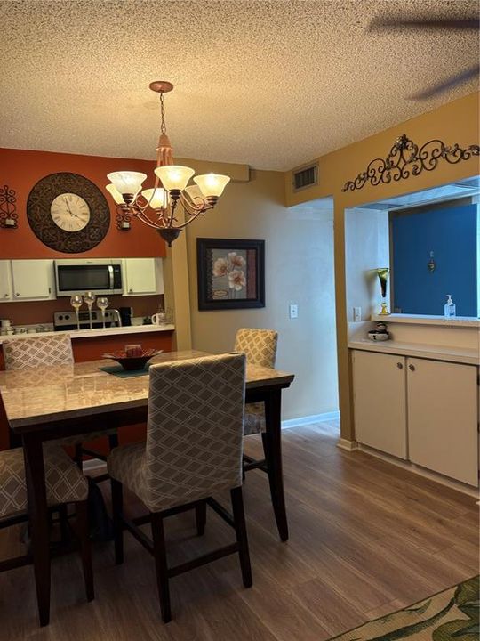 For Sale: $325,000 (1 beds, 1 baths, 665 Square Feet)