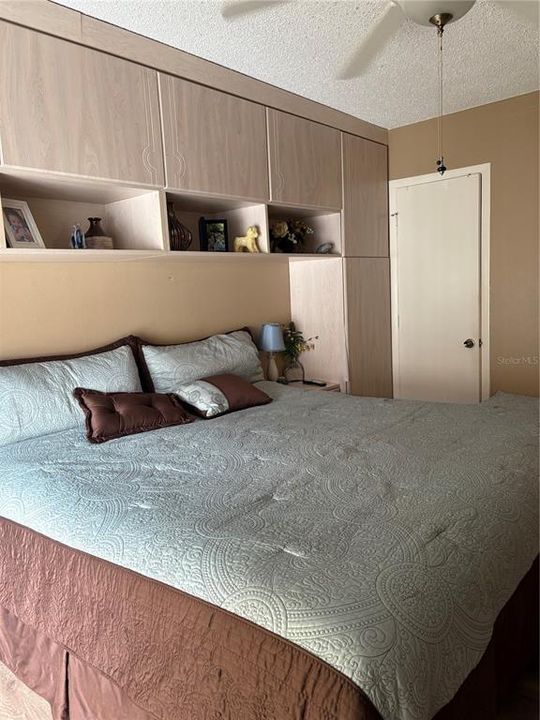 For Sale: $325,000 (1 beds, 1 baths, 665 Square Feet)