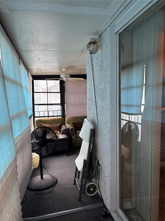 For Sale: $325,000 (1 beds, 1 baths, 665 Square Feet)