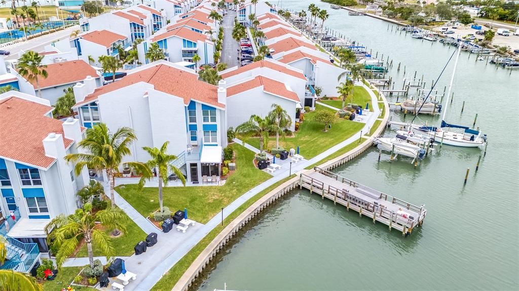 For Sale: $325,000 (1 beds, 1 baths, 665 Square Feet)