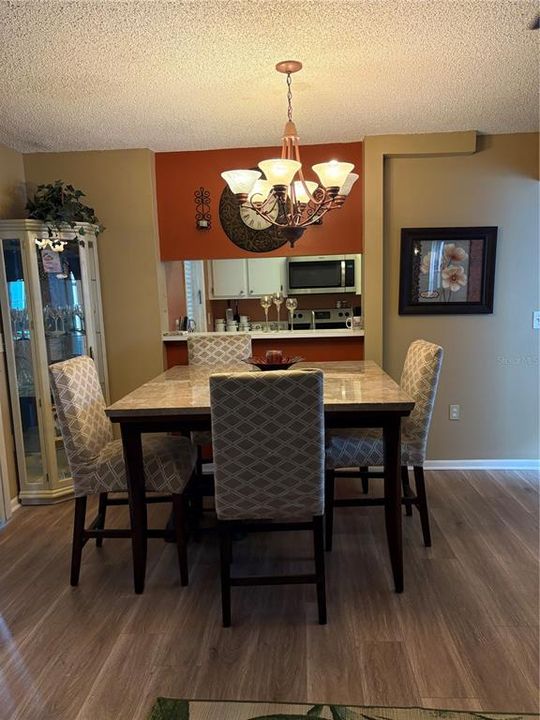 For Sale: $325,000 (1 beds, 1 baths, 665 Square Feet)