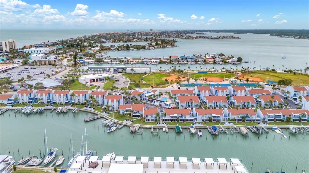 For Sale: $325,000 (1 beds, 1 baths, 665 Square Feet)