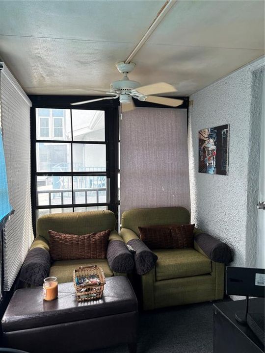 For Sale: $325,000 (1 beds, 1 baths, 665 Square Feet)