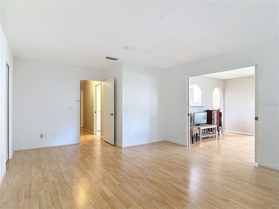 Под контрактом: $235,000 (2 спален, 2 ванн, 1800 Квадратных фут)