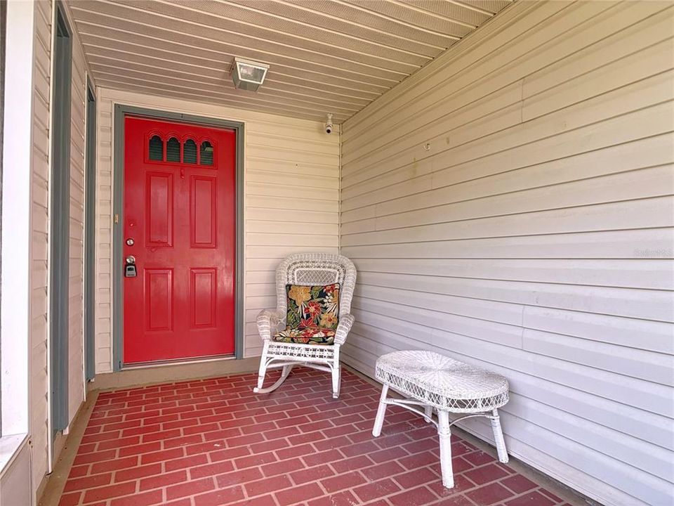 Под контрактом: $235,000 (2 спален, 2 ванн, 1800 Квадратных фут)