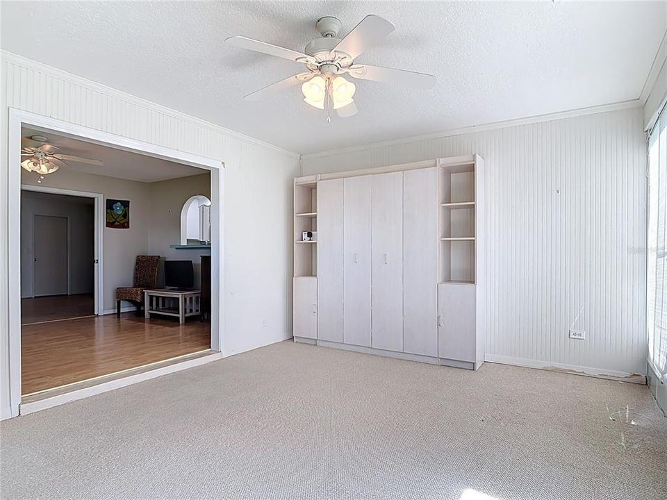 Под контрактом: $235,000 (2 спален, 2 ванн, 1800 Квадратных фут)