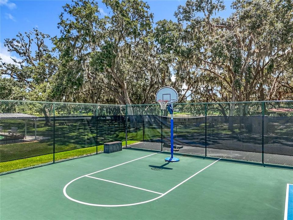 Под контрактом: $235,000 (2 спален, 2 ванн, 1800 Квадратных фут)