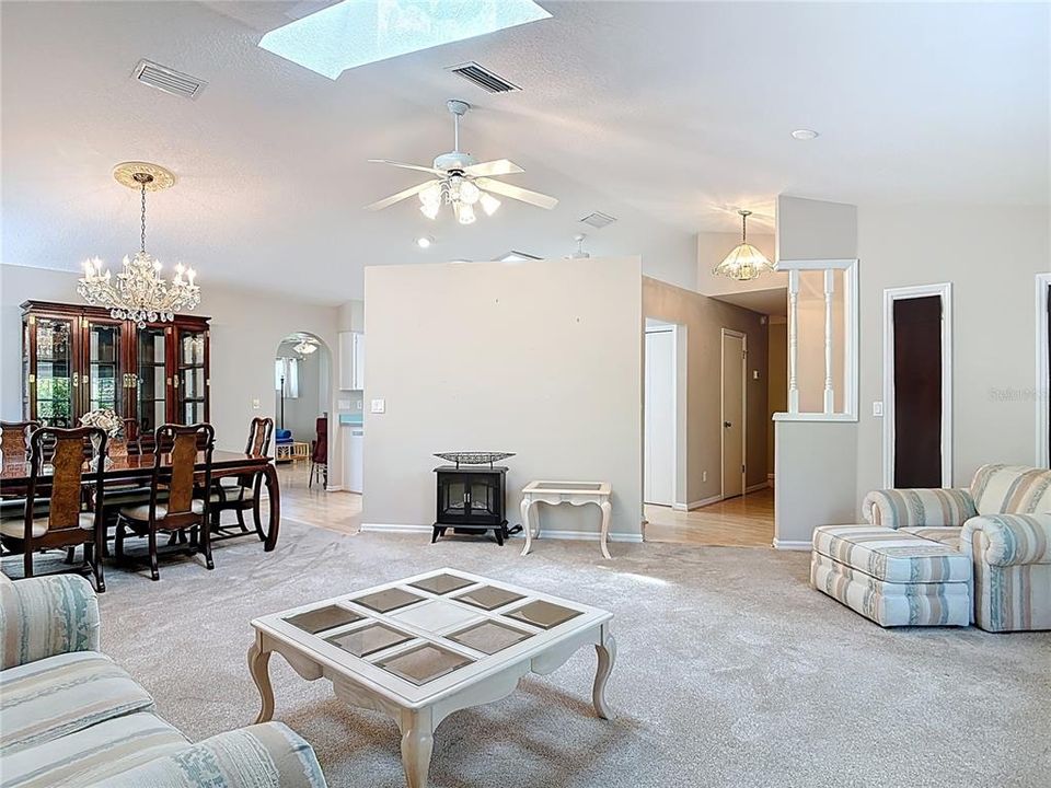 Под контрактом: $235,000 (2 спален, 2 ванн, 1800 Квадратных фут)