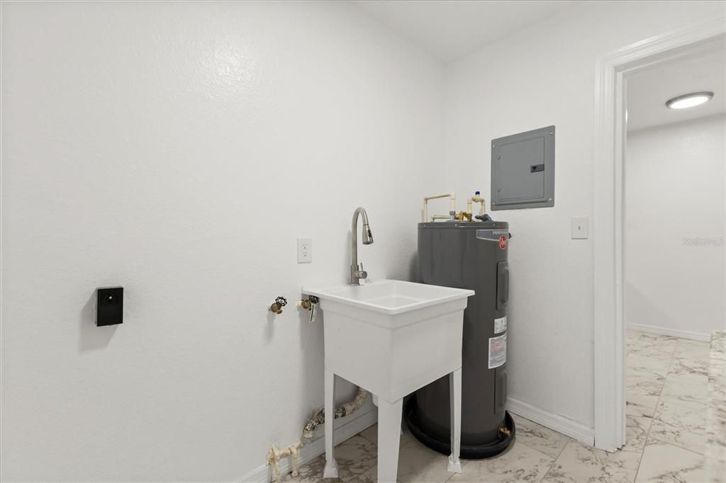 Activo con contrato: $298,000 (3 camas, 2 baños, 2042 Pies cuadrados)