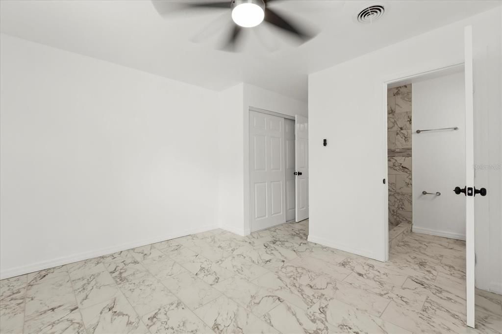 Activo con contrato: $298,000 (3 camas, 2 baños, 2042 Pies cuadrados)