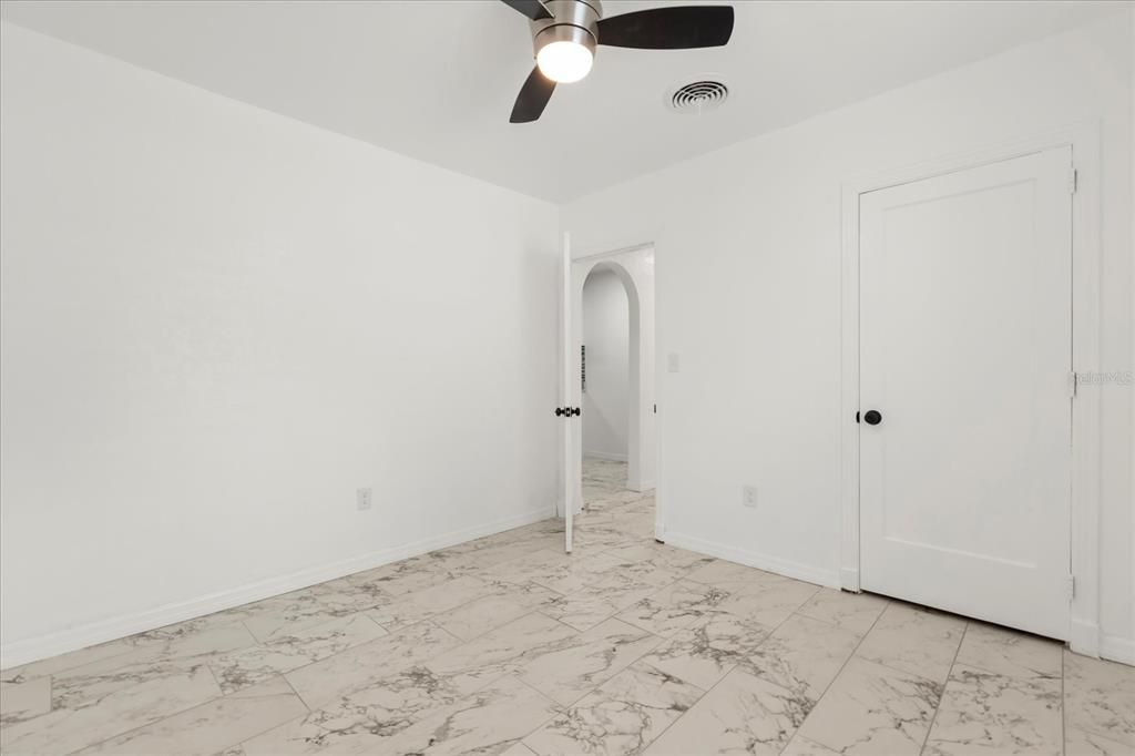 Activo con contrato: $298,000 (3 camas, 2 baños, 2042 Pies cuadrados)