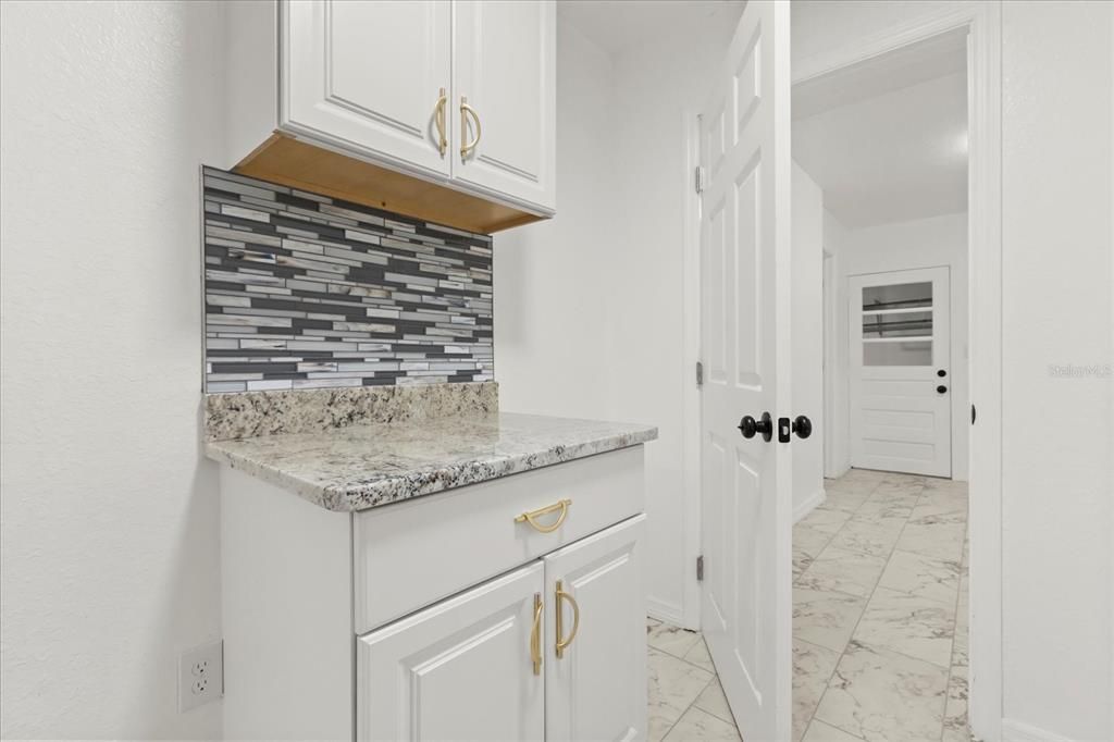 Activo con contrato: $298,000 (3 camas, 2 baños, 2042 Pies cuadrados)