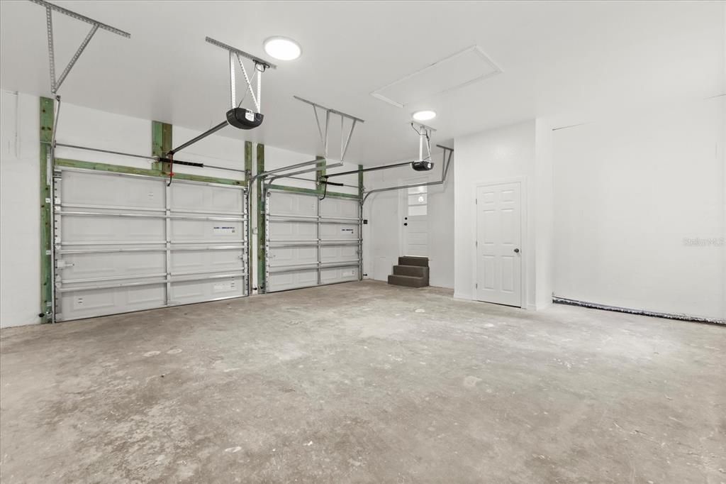 Activo con contrato: $298,000 (3 camas, 2 baños, 2042 Pies cuadrados)