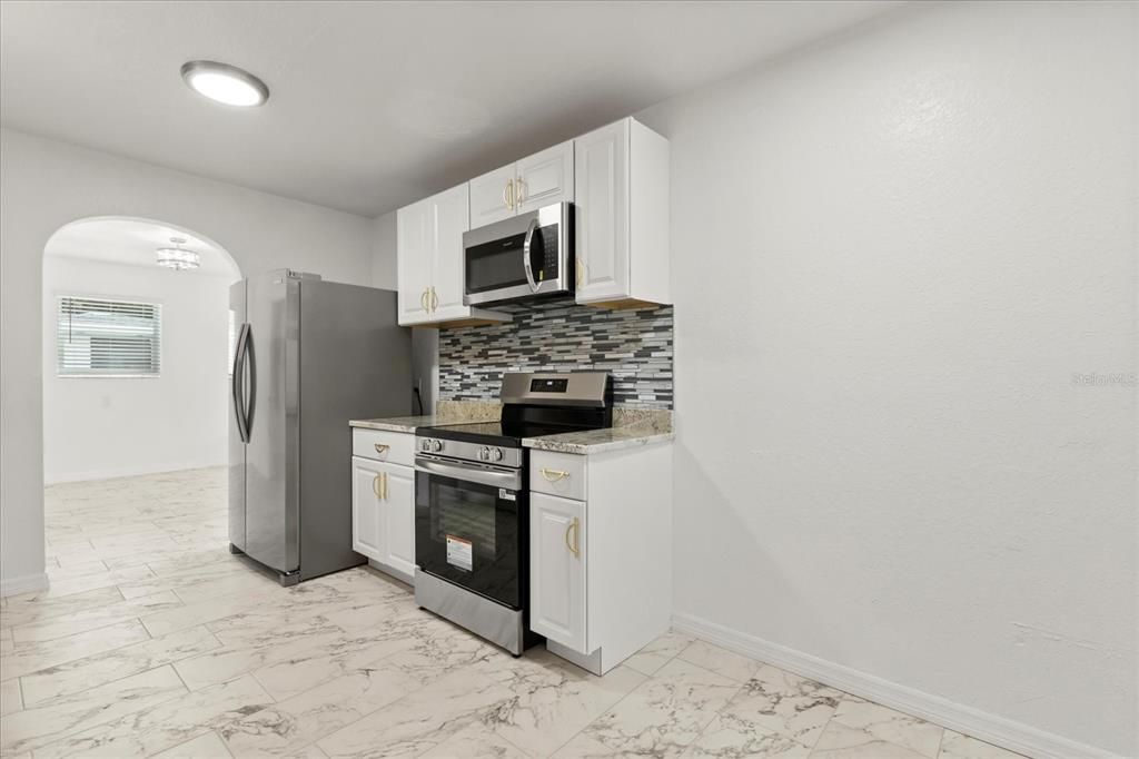 Activo con contrato: $298,000 (3 camas, 2 baños, 2042 Pies cuadrados)