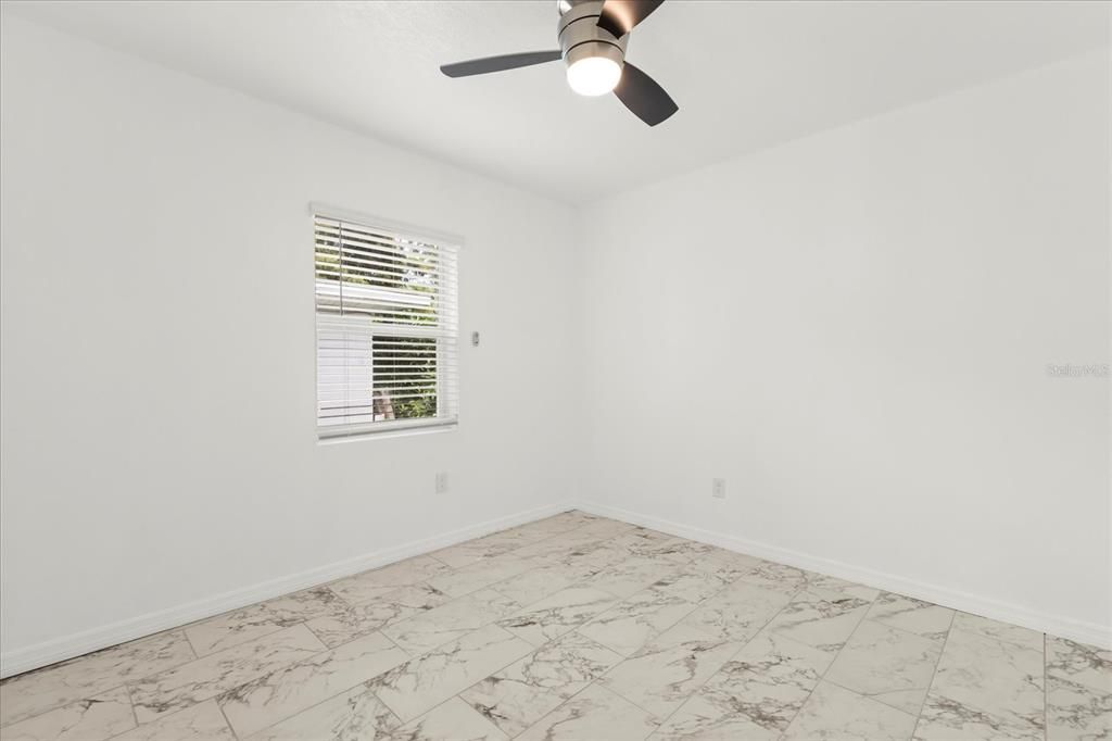 Activo con contrato: $298,000 (3 camas, 2 baños, 2042 Pies cuadrados)