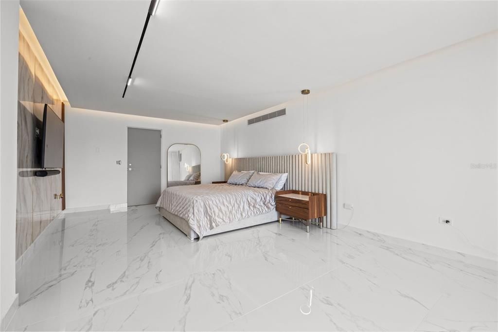 В аренду: $10,000 (5 спален, 5 ванн, 4000 Квадратных фут)