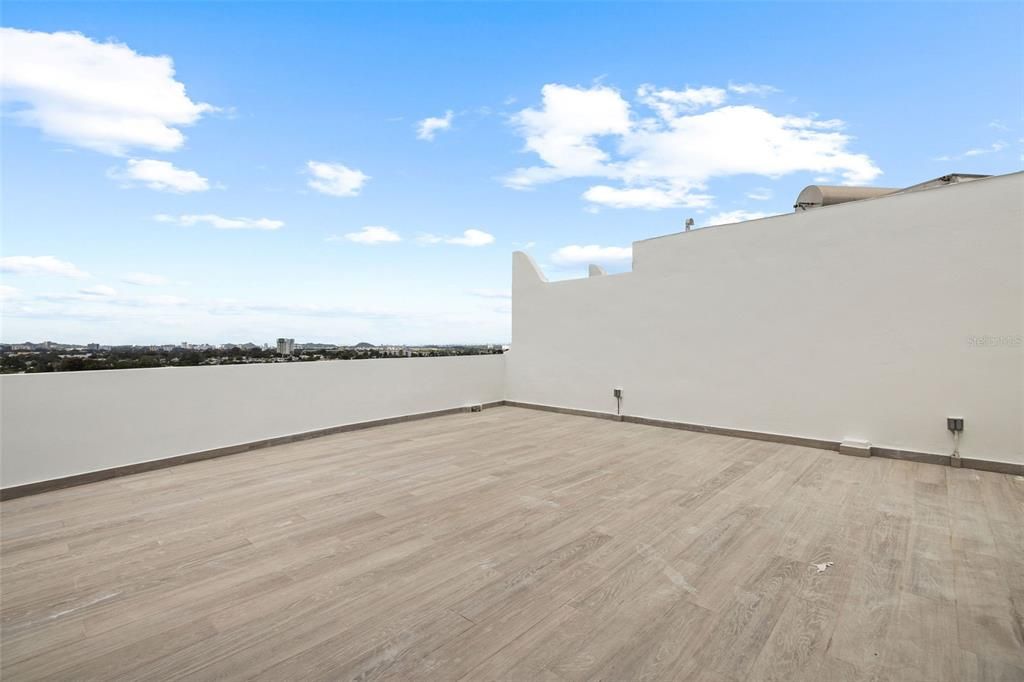 В аренду: $10,000 (5 спален, 5 ванн, 4000 Квадратных фут)