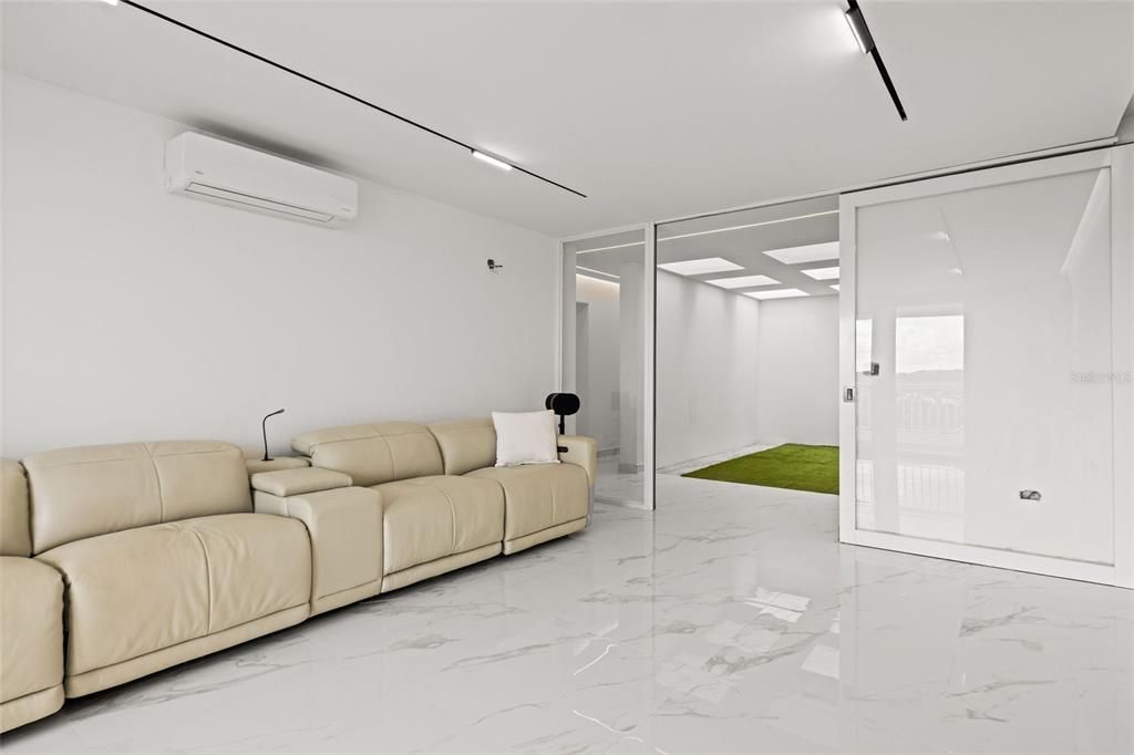 В аренду: $10,000 (5 спален, 5 ванн, 4000 Квадратных фут)