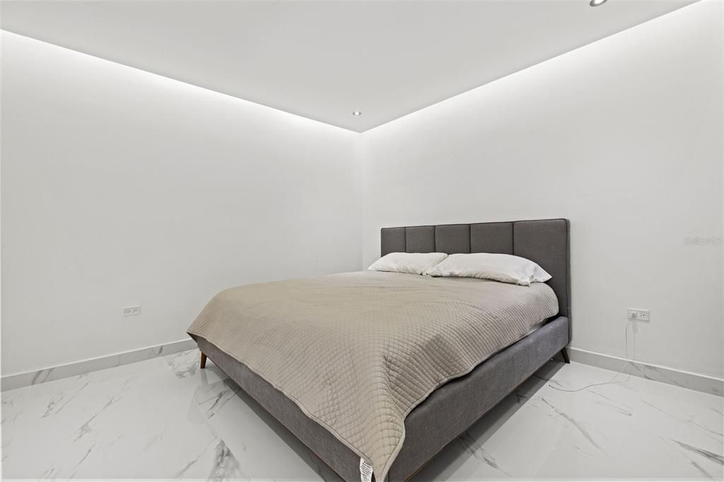 В аренду: $10,000 (5 спален, 5 ванн, 4000 Квадратных фут)