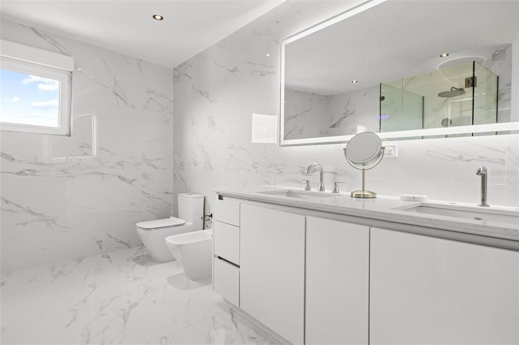 В аренду: $10,000 (5 спален, 5 ванн, 4000 Квадратных фут)