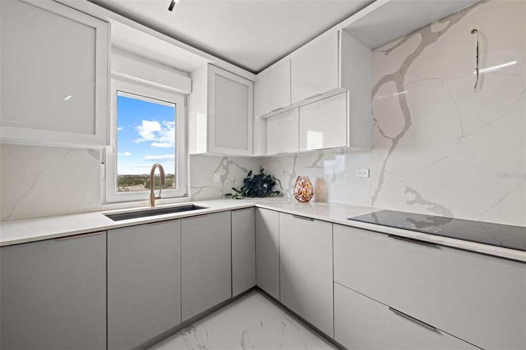 В аренду: $10,000 (5 спален, 5 ванн, 4000 Квадратных фут)