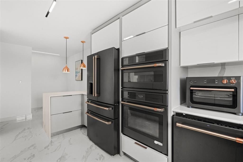 В аренду: $10,000 (5 спален, 5 ванн, 4000 Квадратных фут)