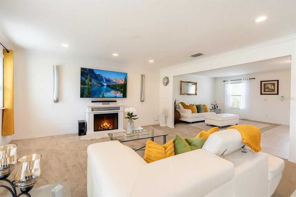 Active With Contract: $380,000 (3 beds, 2 baths, 2218 Square Feet)