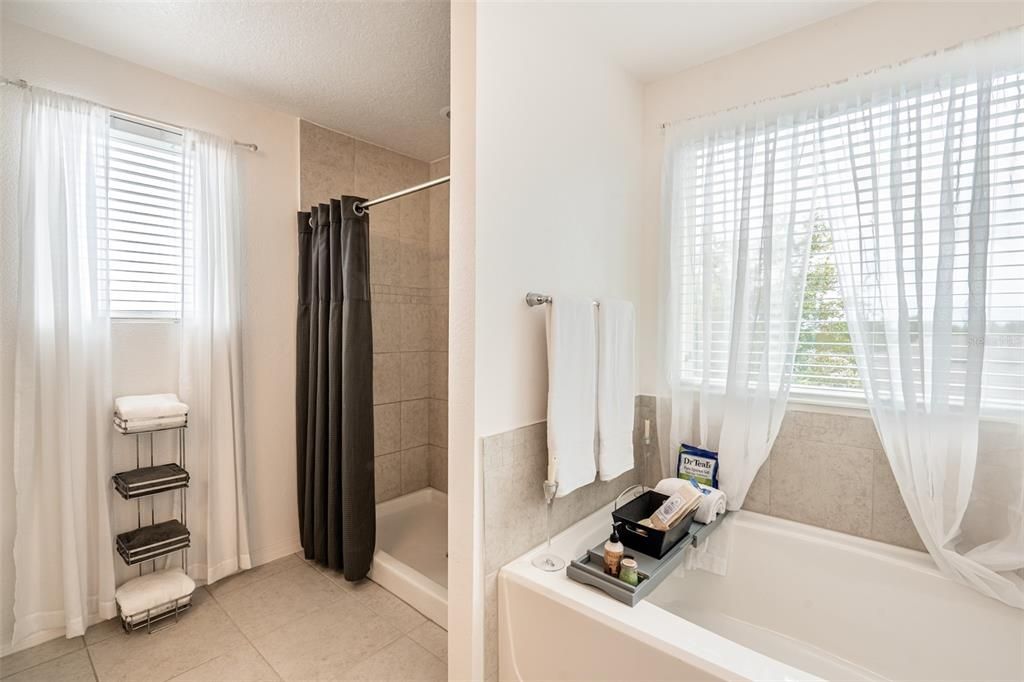 Active With Contract: $380,000 (3 beds, 2 baths, 2218 Square Feet)