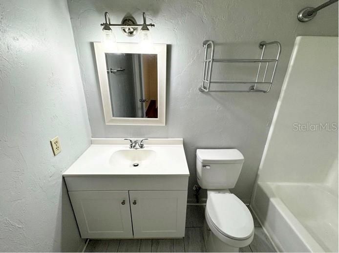 For Rent: $1,400 (2 beds, 2 baths, 874 Square Feet)