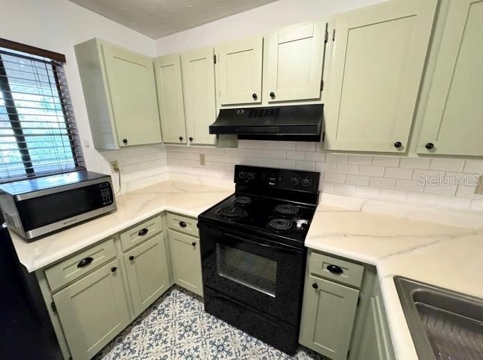 For Rent: $1,400 (2 beds, 2 baths, 874 Square Feet)