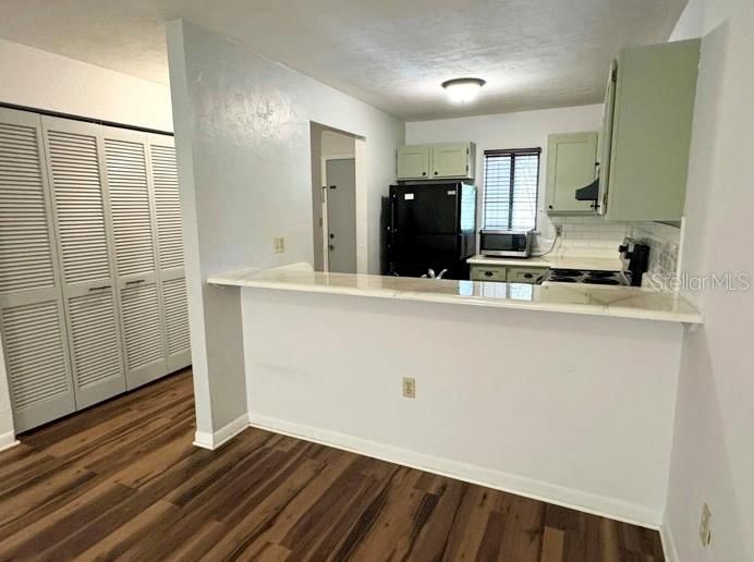 For Rent: $1,400 (2 beds, 2 baths, 874 Square Feet)