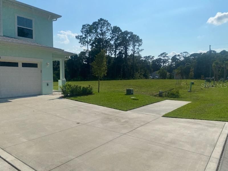 待售: $450,000 (0.45 acres)