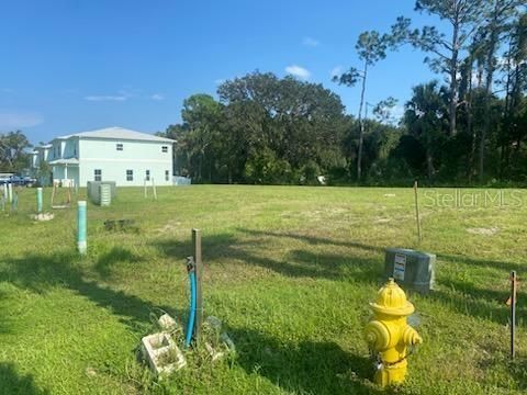 待售: $450,000 (0.45 acres)