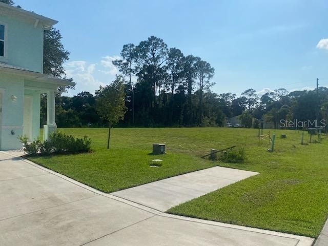 待售: $450,000 (0.45 acres)