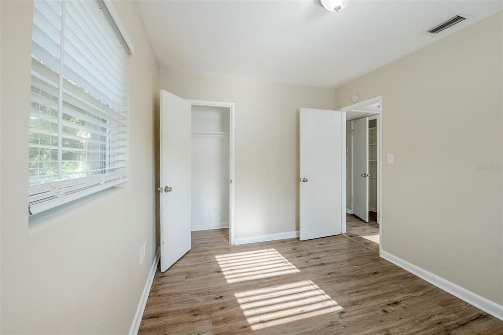 Active With Contract: $215,000 (3 beds, 2 baths, 1094 Square Feet)
