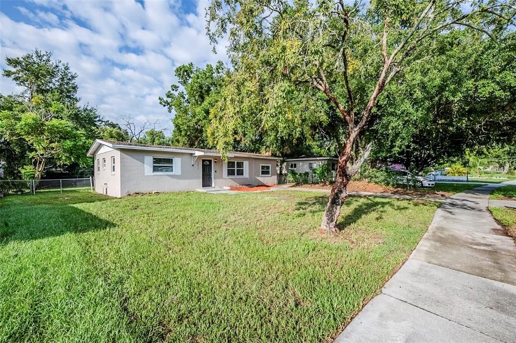Active With Contract: $215,000 (3 beds, 2 baths, 1094 Square Feet)